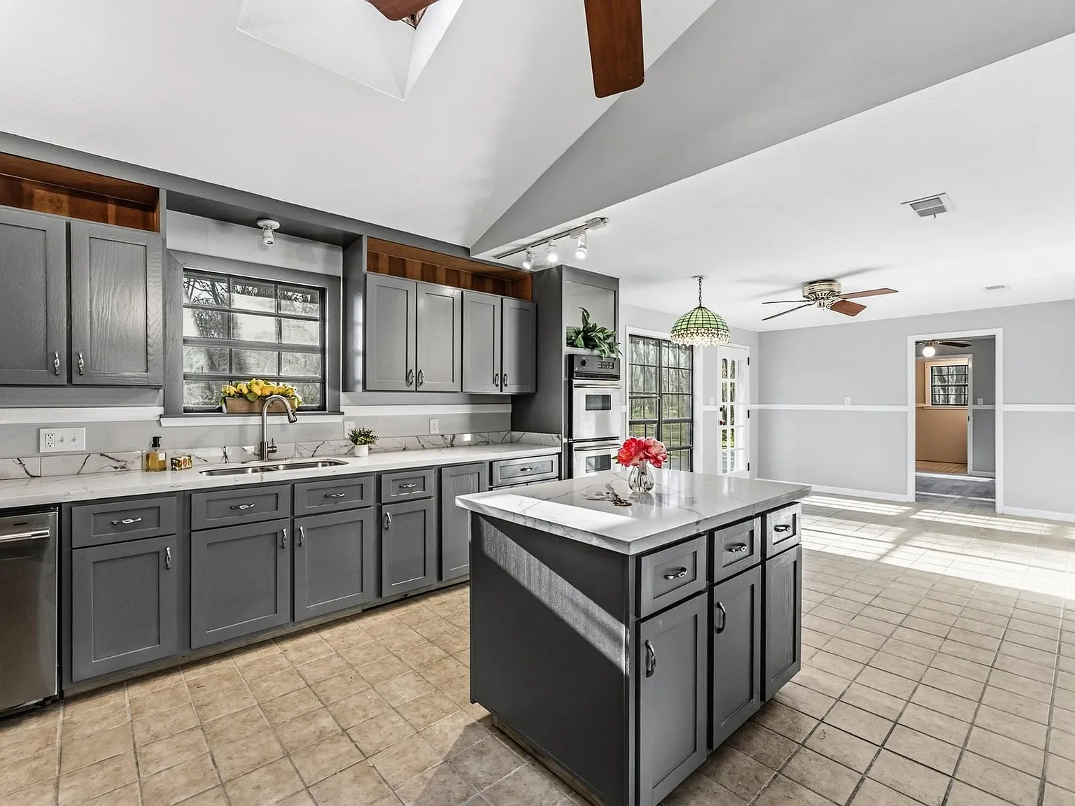 4 bed, 3.0 bath, 2154 sqft, $2,600 — Photo 3