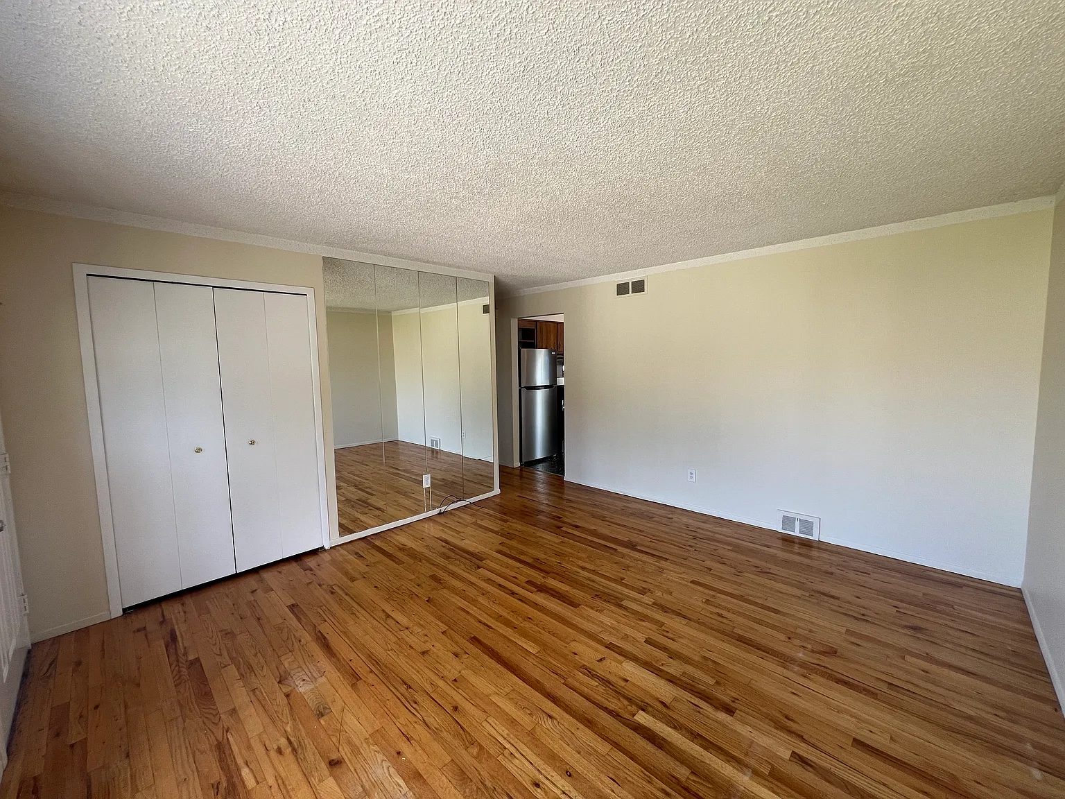 25563 Baker Street — Photo 4