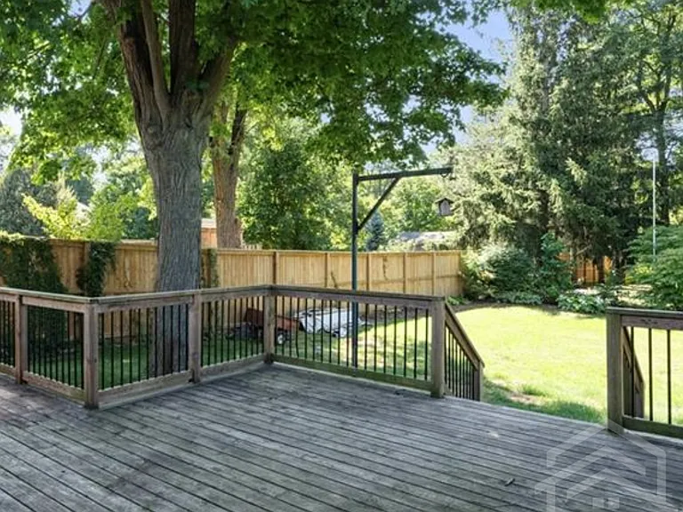 329 Main St W — Photo 14