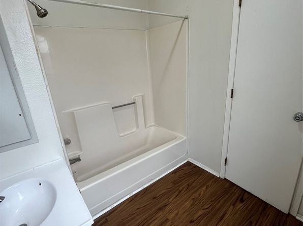 des-moines-iowa-251547434 picture