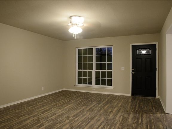 5th image of 411 W Fairlane Pl
