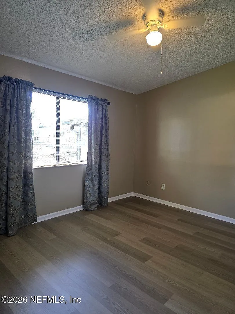 3 bed, 2.0 bath, 1150 sqft, $1,800 — Photo 4