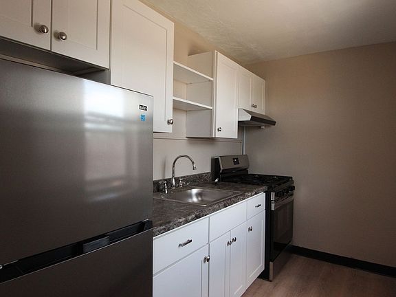 2nd image of 1022 Findley Dr #9