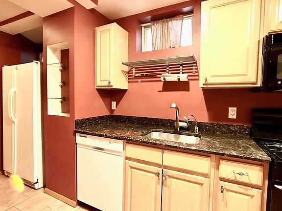 5th image of 4204 25th Ave #1