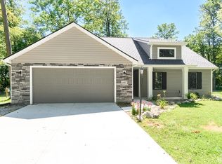 16807 Darling Rd, Woodburn, IN 46797