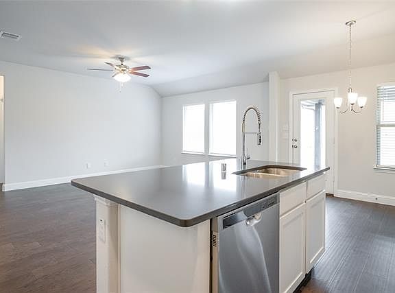 4th image of 210 Headwater Dr
