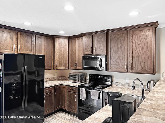 4th image of 40 2nd Retreat