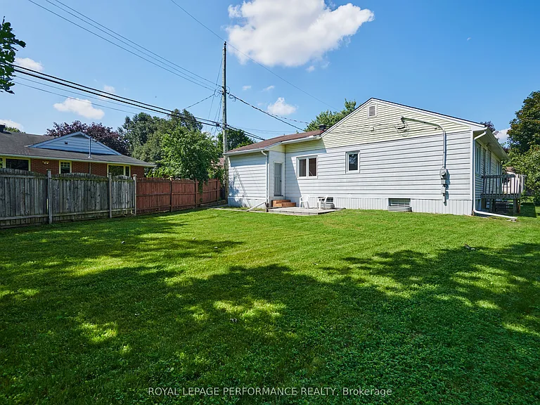 2243 Hillary Ave — Photo 32