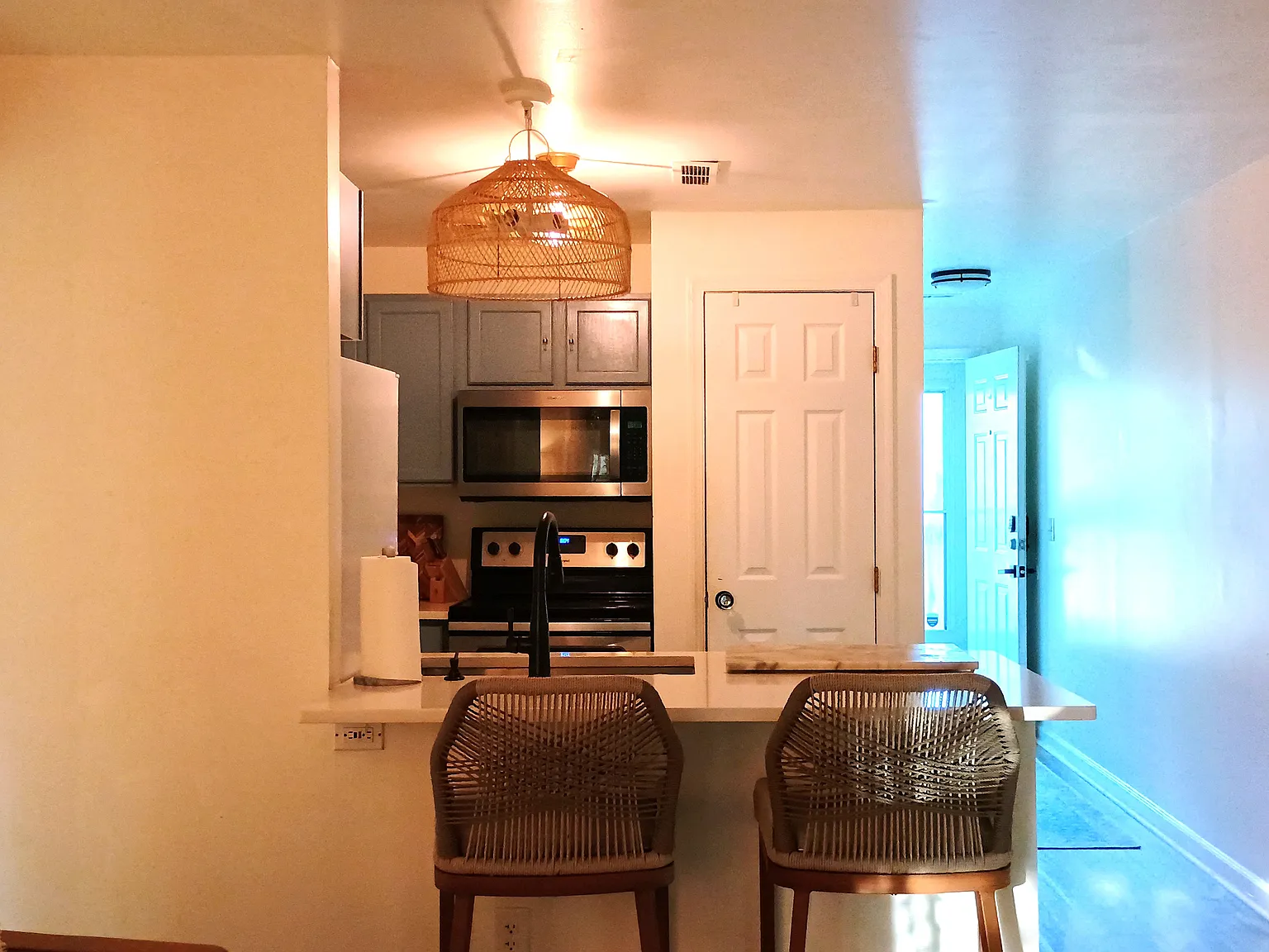2 bed, 768 sqft, $2,350 — Photo 3