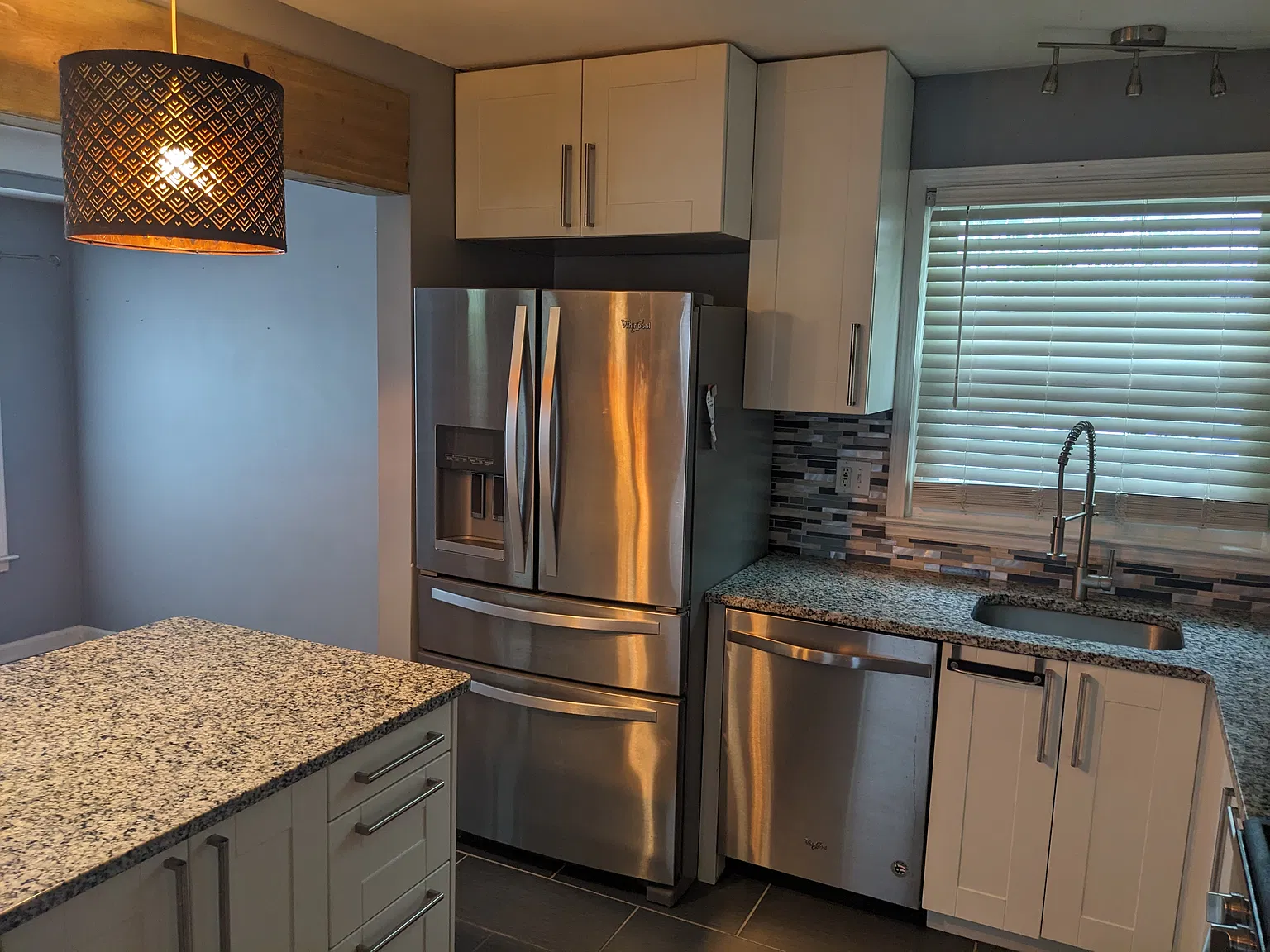 2 bed, 1900 sqft, $2,300 — Photo 4