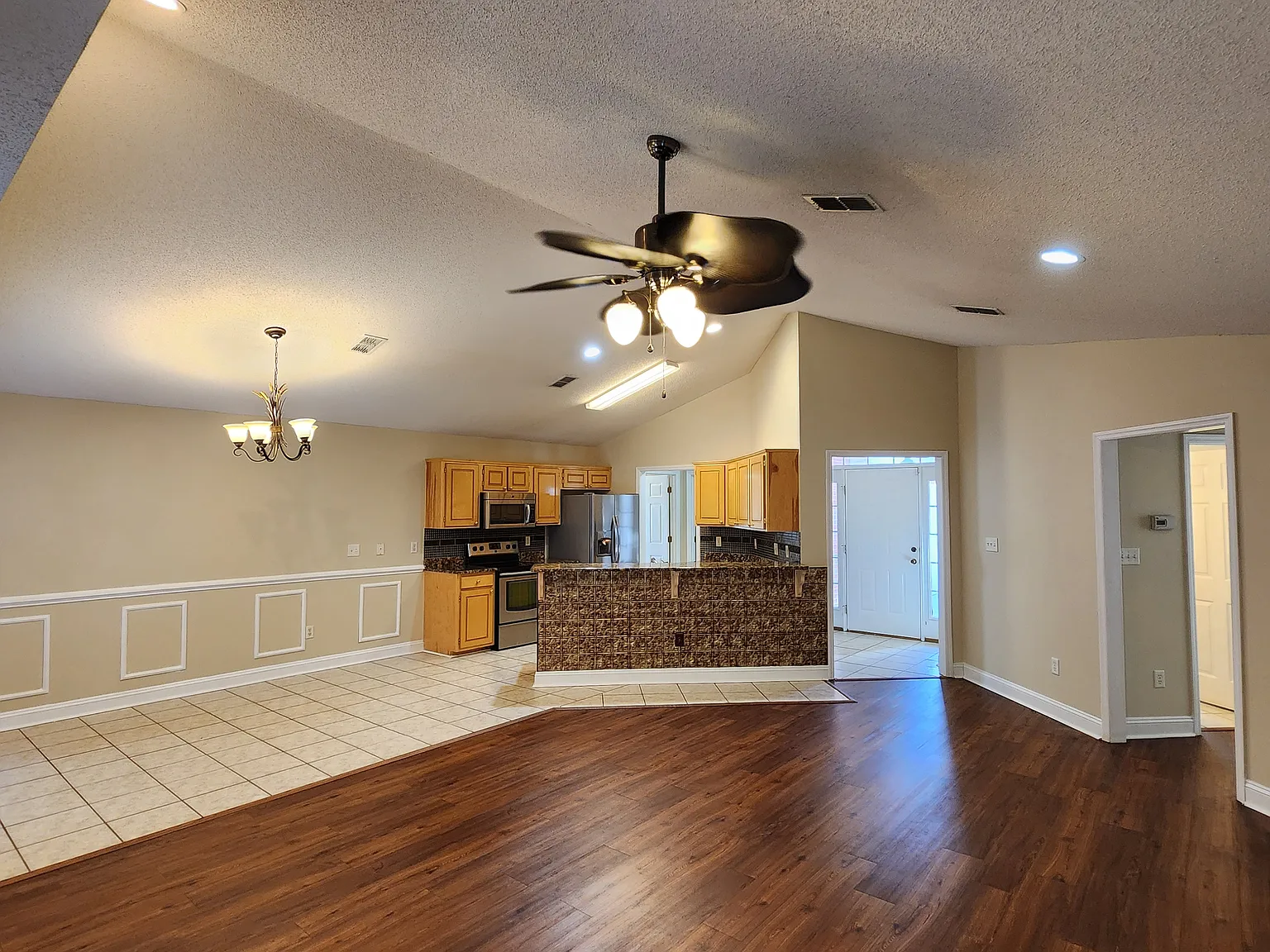 3631 Club Drive - 1 — Photo 3