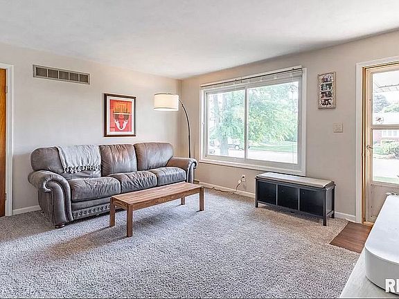 4th image of 206 E Oakwood St