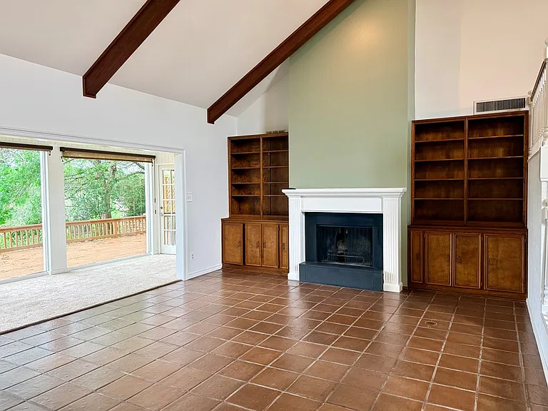 511 Fairway Dr — Photo 5