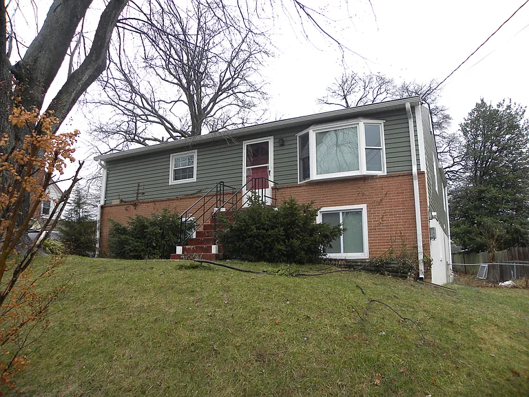 12115 Grandview Ave — Photo 4
