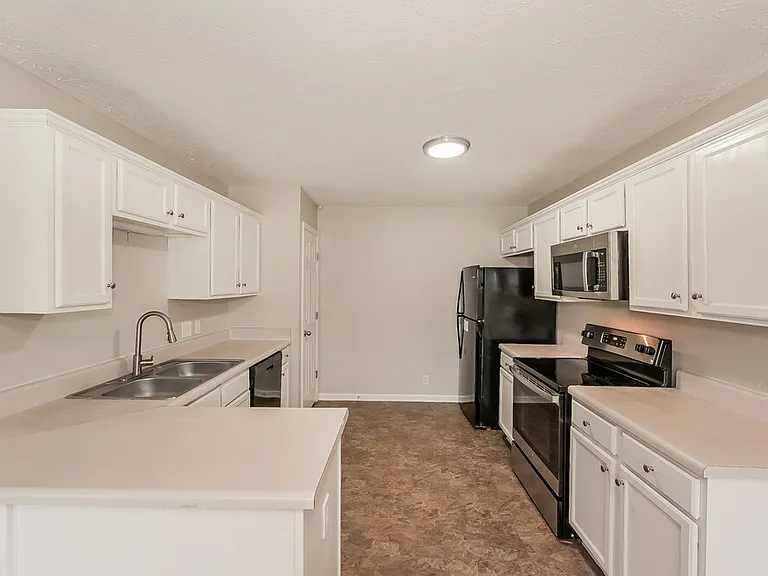 1413 Chesterbrook Ct — Photo 9