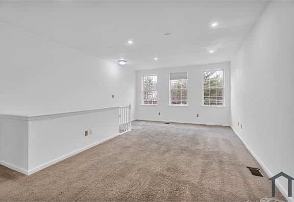 5th image of 4 Rowand Way E