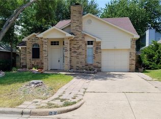 5621 Stone Meadow Ln, Fort Worth, TX 76179