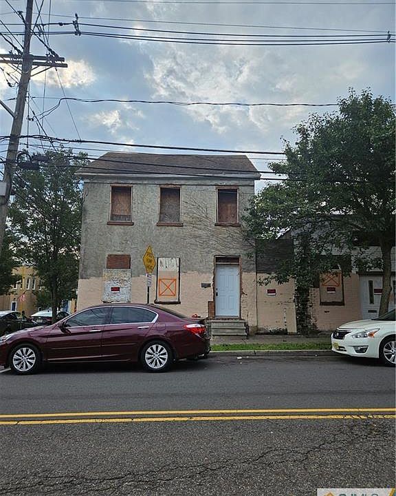 2nd image of 34 Lee Ave