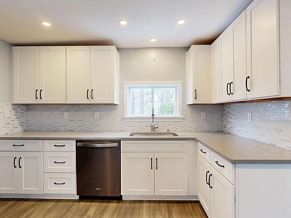 5th image of 213 Buxton Road