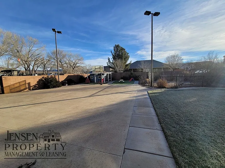 255 S 1150 W — Photo 42