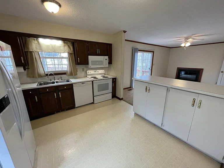 106 Downing Ct — Photo 10