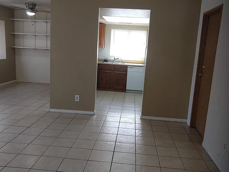 513 E Rolly St — Photo 18
