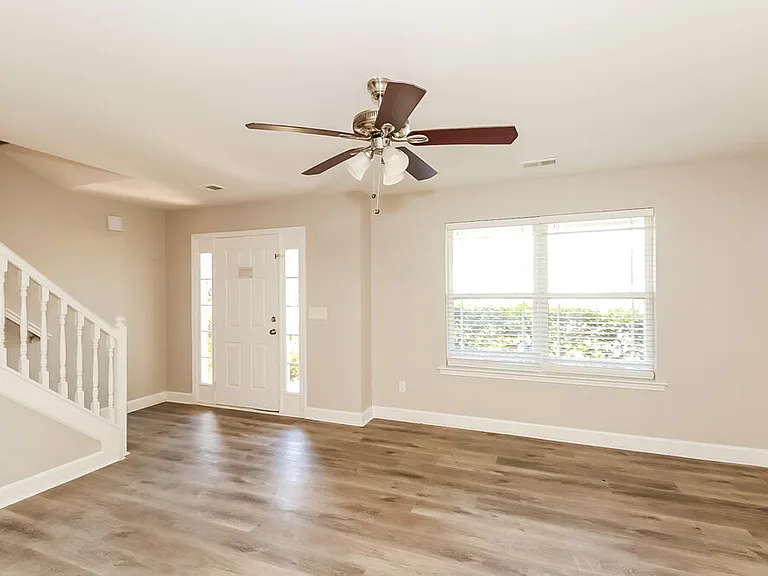 2113 Anchor Ct — Photo 4