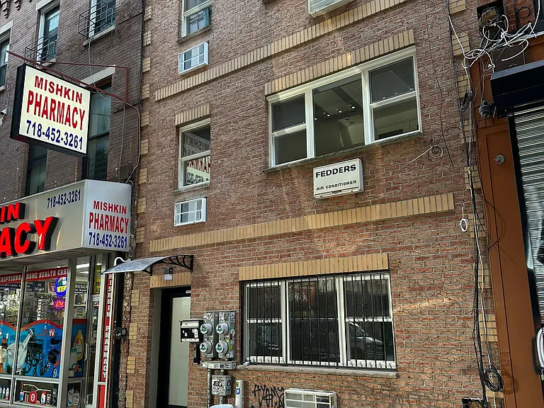 1129 Broadway #1B — Photo 2