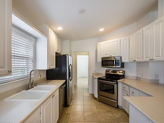 3rd image of 28914 Vermillion Ln