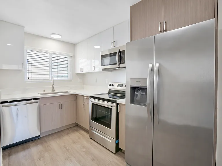419 N Broadway — Photo 9