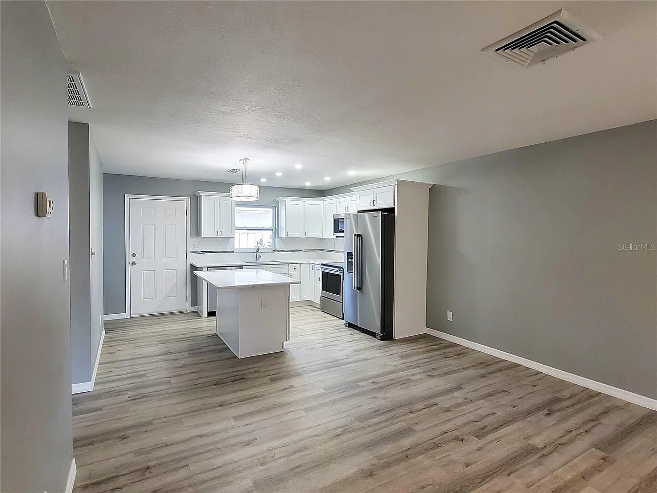 1 bed, 750 sqft, $1,900 — Photo 3