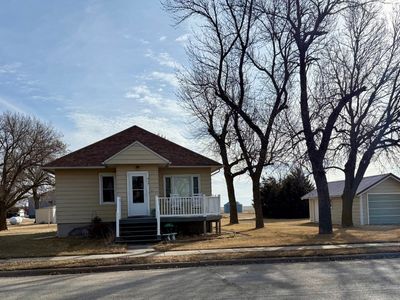 419 McIntosh St N, Lehr, ND, 58460