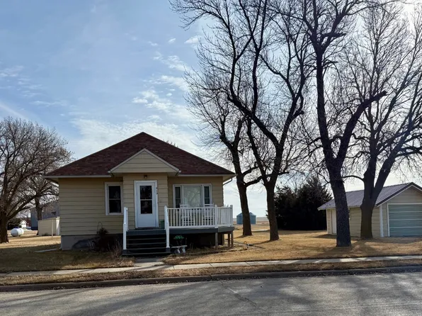 419 McIntosh St N, Lehr, ND 58460