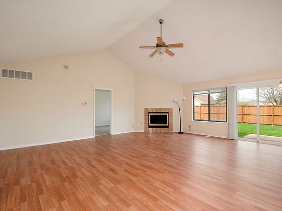 3rd image of 870 Camden Ln