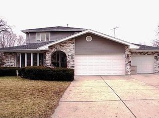 3037 Hillside Ct, Darien, IL