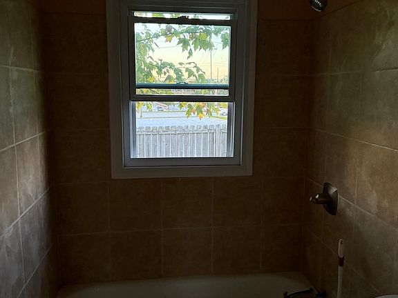 5th image of 115 Chestnut Dr APT 2A