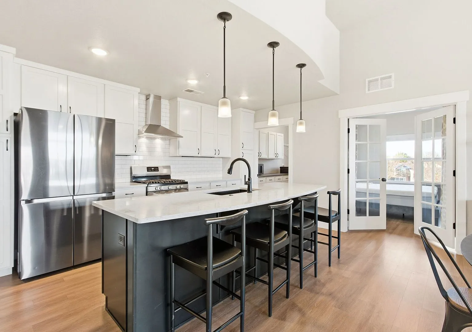 Bright and Modern Condo in Ideal Location with Detached Garage — Photo 4
