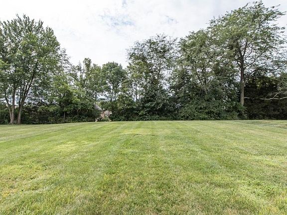 3rd image of 230 Saddleback Dr