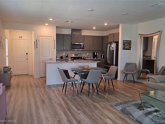 3rd image of 728 Stoney Point Cir