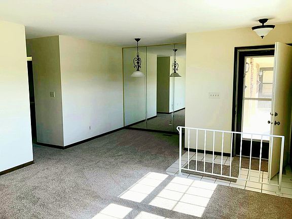 2nd image of 4043 Gateway Dr