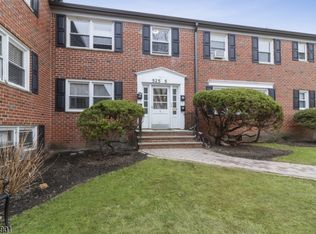 500 Main St APT 3C, Chatham, NJ 07928
