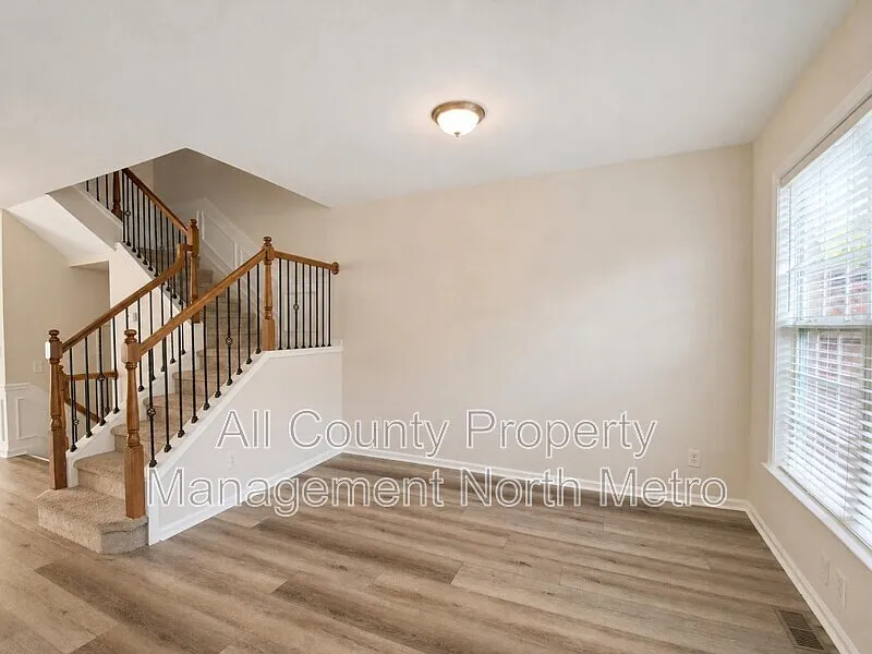 Whittington — Photo 4