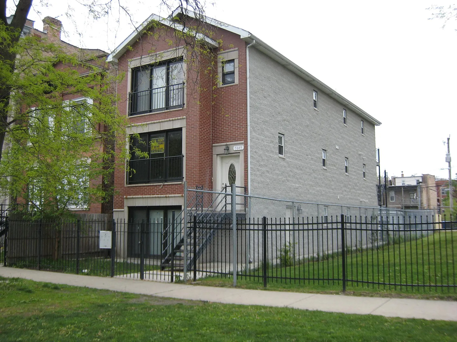 3 bed, 1200 sqft, $1,800 — Photo 1