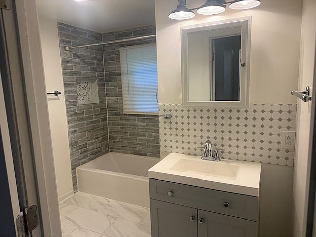 1st image of 421 1st Ave #421