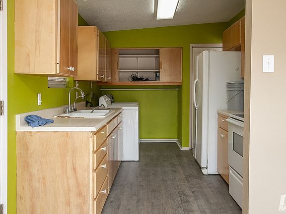5th image of 2740 Southwestern Ave