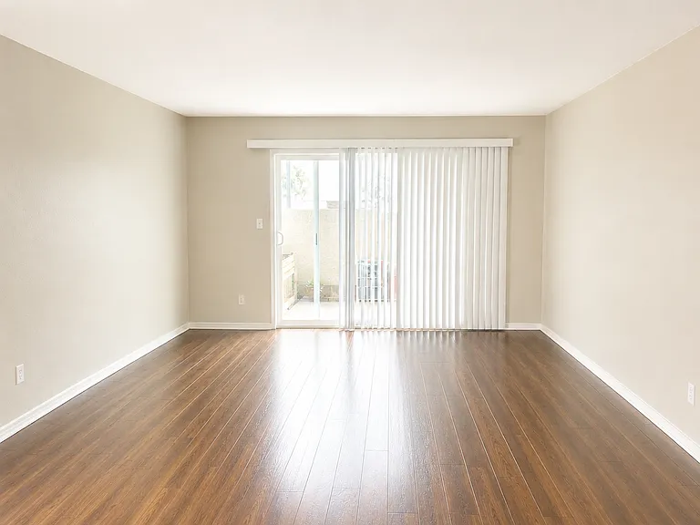 5510 Armitos Ave #27 — Photo 6