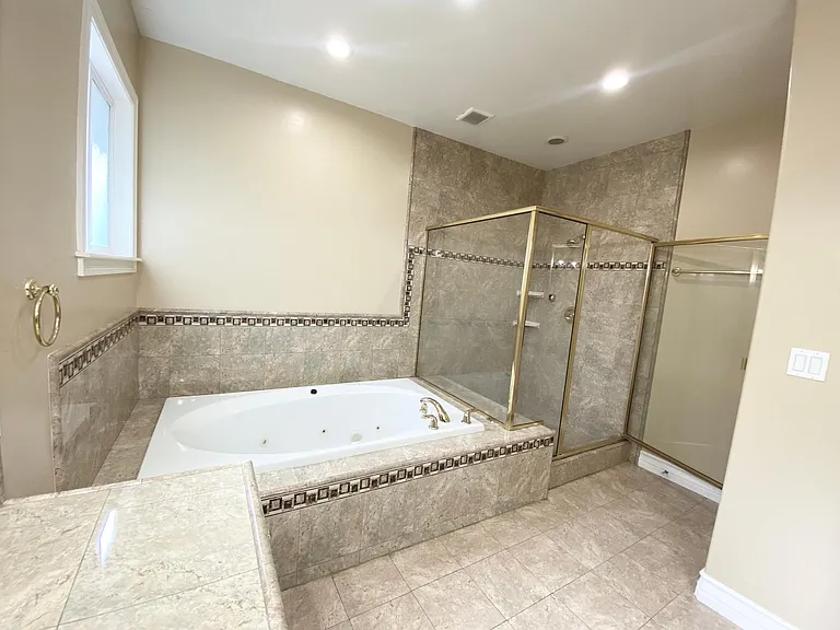 5960 Topeka Dr — Photo 21