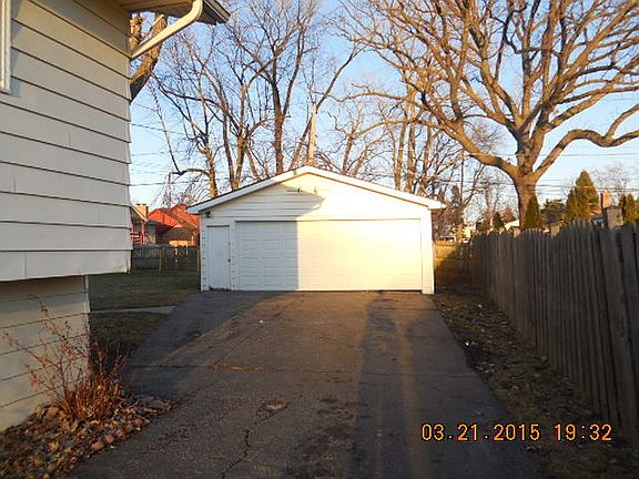 3rd image of 609 N Public Service Ave