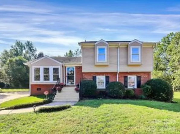 301 Red Roan Pl, Charlotte, NC 28215