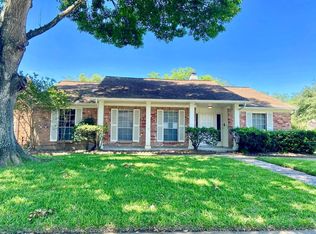 1902 Iron Rdg, Sugar Land, TX 77478